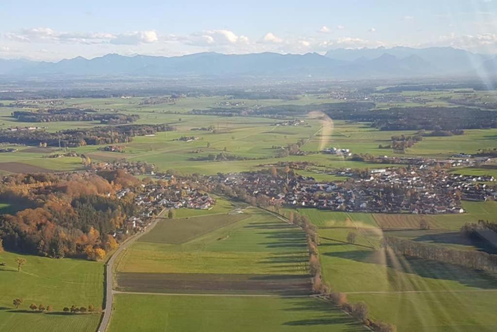 Kleine Gemuetliche Mansardenwohnung Im Suedosten Muenchens Assling Bagian luar foto