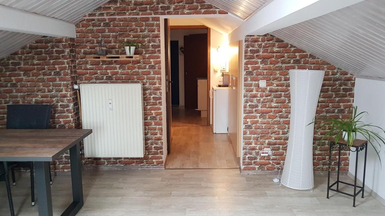 Kleine Gemuetliche Mansardenwohnung Im Suedosten Muenchens Assling Bagian luar foto