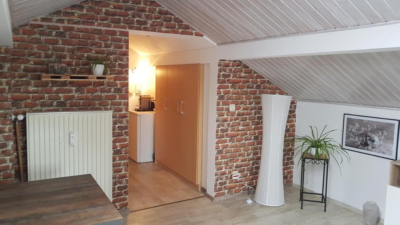 Kleine Gemuetliche Mansardenwohnung Im Suedosten Muenchens Assling Bagian luar foto