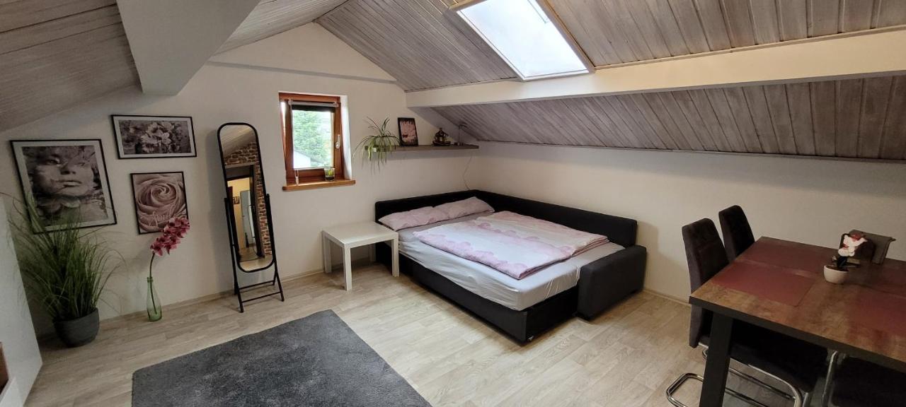 Kleine Gemuetliche Mansardenwohnung Im Suedosten Muenchens Assling Bagian luar foto