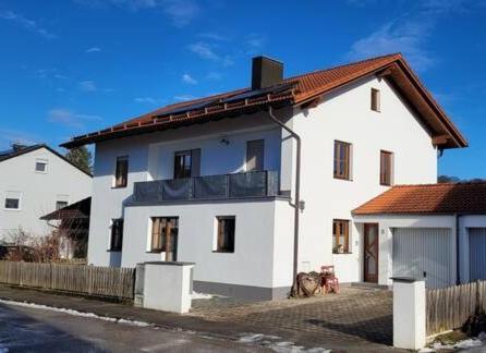 Kleine Gemuetliche Mansardenwohnung Im Suedosten Muenchens Assling Bagian luar foto